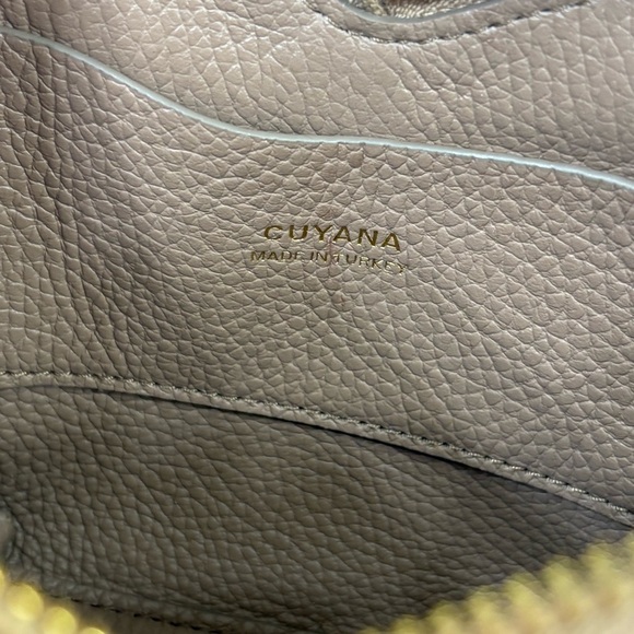 Cuyana x RMS mini heart case in Cappuccino leather - Picture 7 of 9